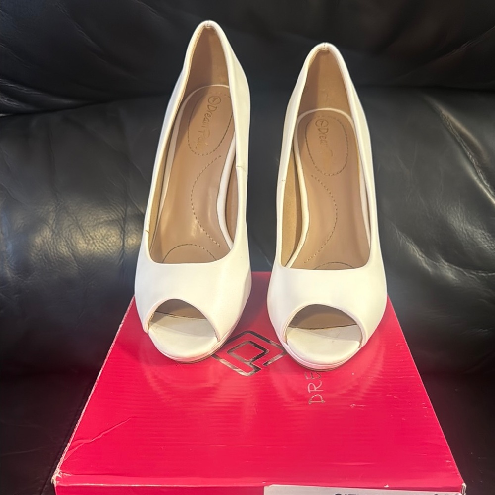 Dream Pairs White High Heel Pumps